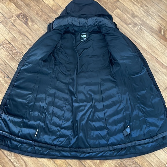 North Face women’s black parka in medium. Great condition! - Picture 4 of 11